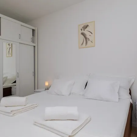 Apartment Saluti Near Old Town With Sea View&parking