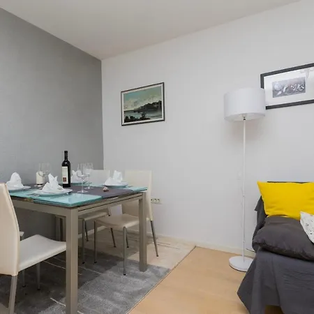 Apartment Saluti Near Old Town With Sea View&parking