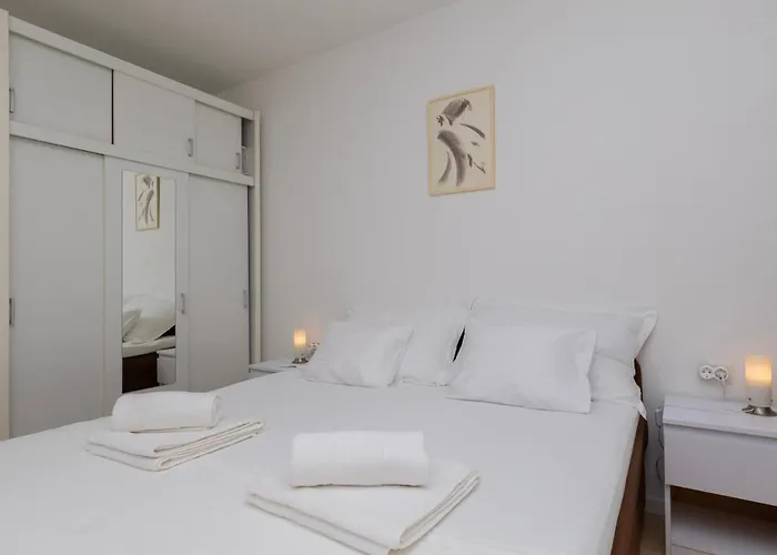 Lejlighed Saluti Near Old Town With Sea View&parking