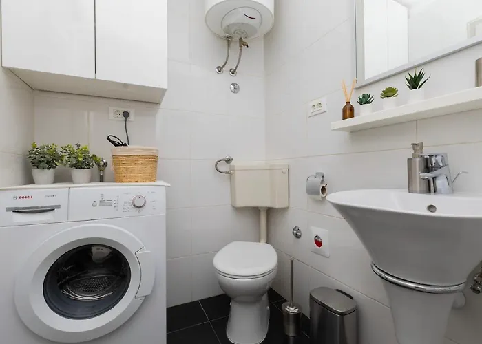 Saluti Near Old Town With Sea View&parking Split